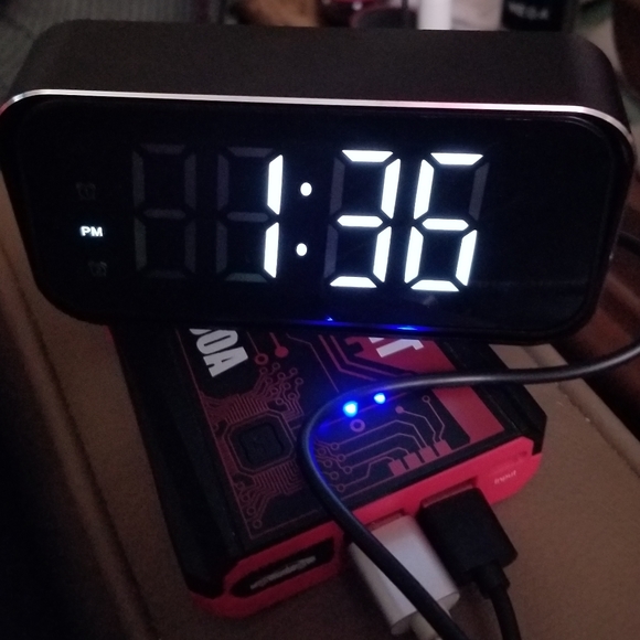 Alarm clock hidden camera - Picture 3 of 3